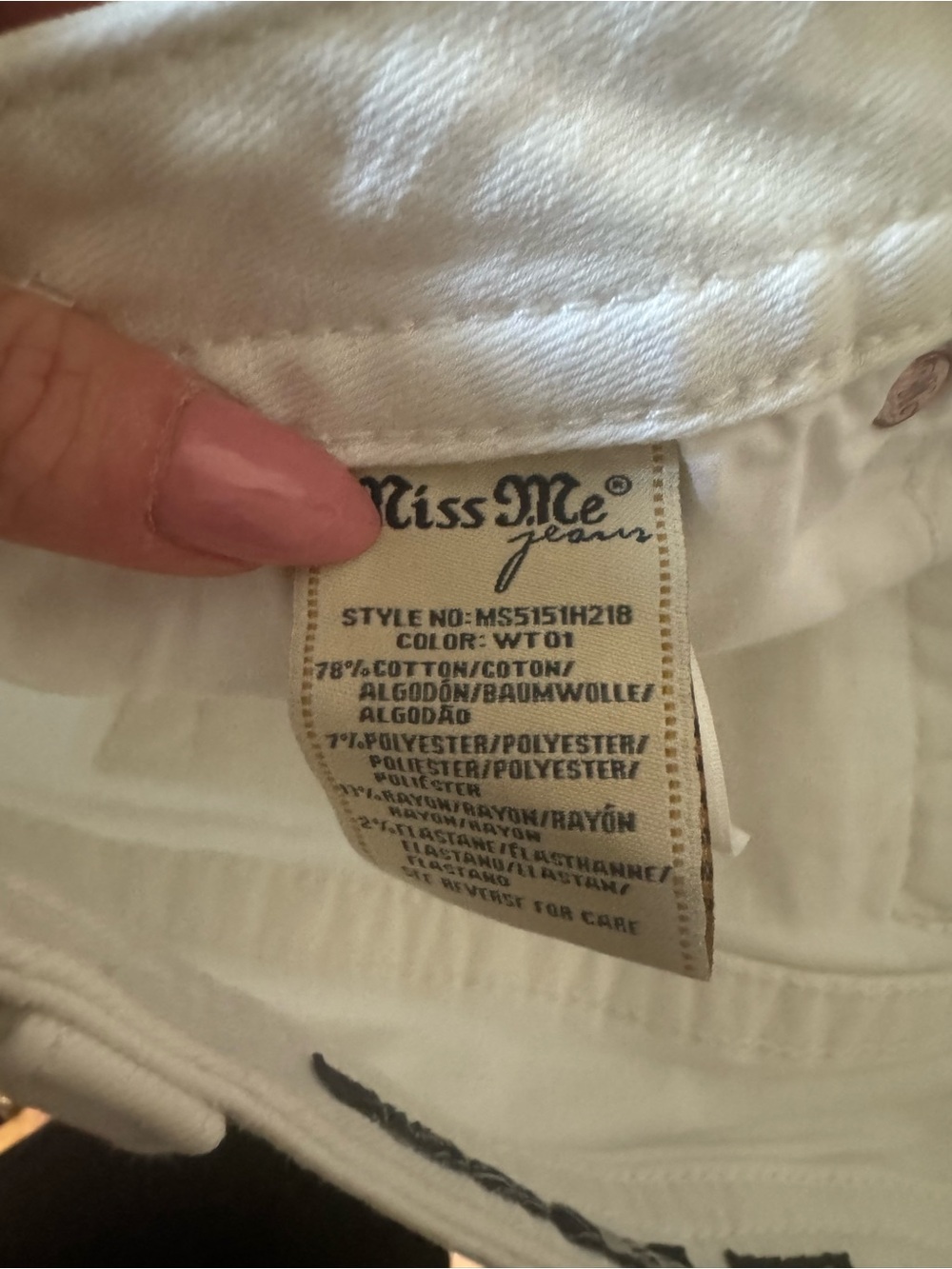 Miss Me Mid-Rise Stretch Short Size 34 - Picture 10 of 15